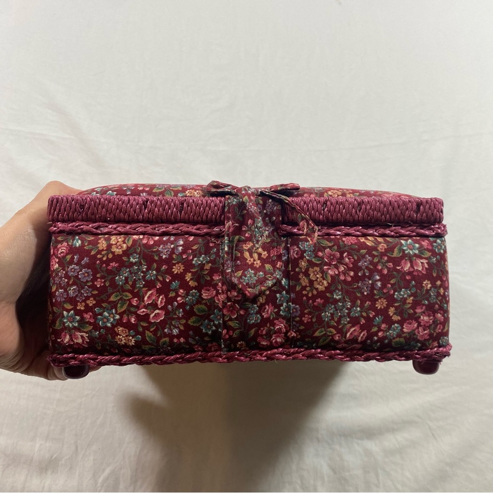 Vintage Sewing Box With Lid Upholstered Padded Floral With Handle Compartments - Picture 3 of 13
